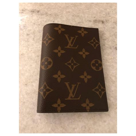 porte passeport louis vuitton|louis vuitton passport hot stamp.